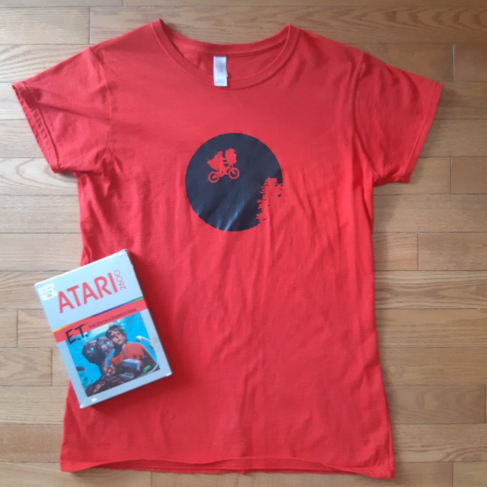 Gildan Red E.T. the Extra-Terrestrial T-Shirt